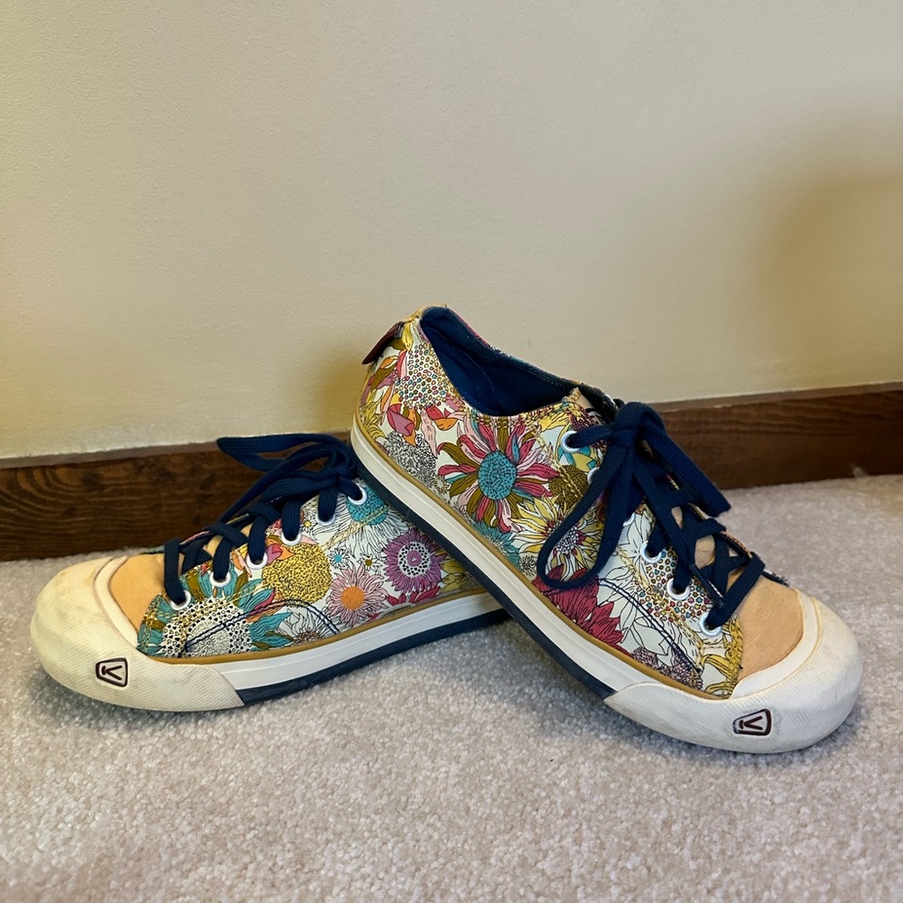 Keen Flower Power Sneakers - size 8.5